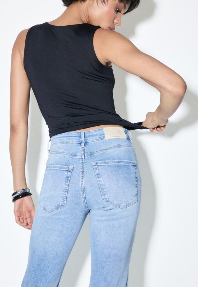 D74 Flared Jean avec fente