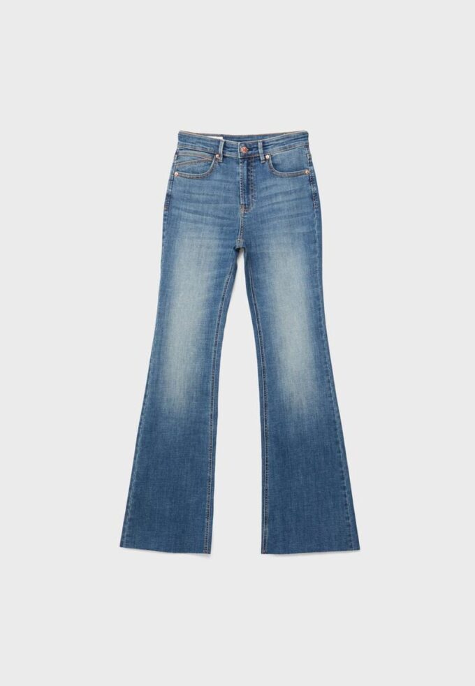 D74 Jean évasé stretch à fente
