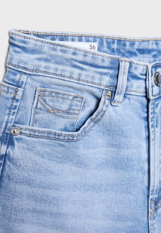 D78 Jean Flared court D78 Jean Flared court