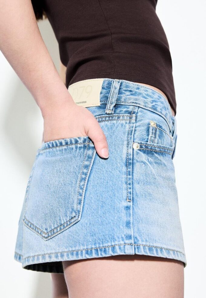 D79 Shorts de taille basse