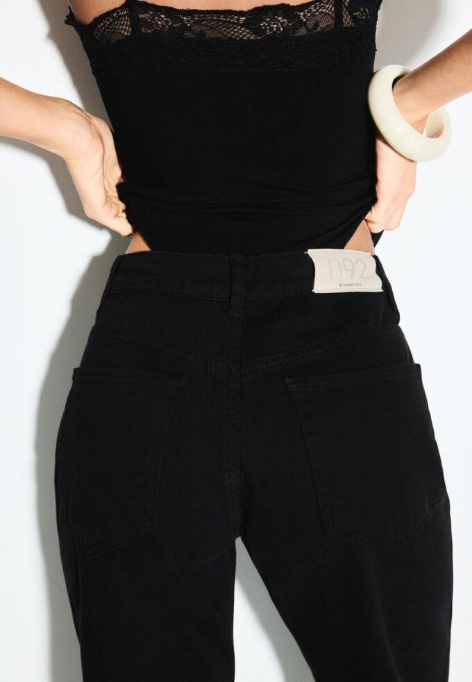 D92 Jean droit à jambes larges