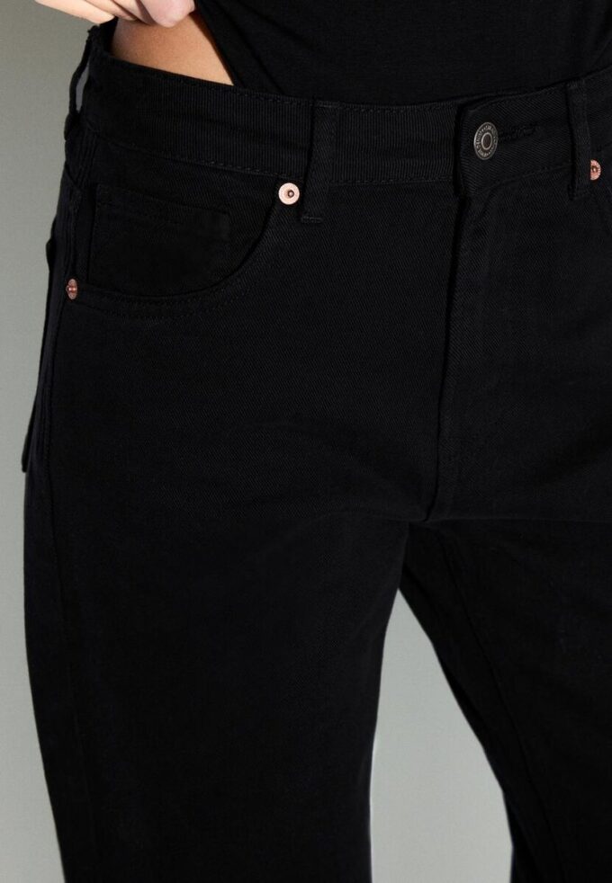 D92 Jean droit à jambes larges