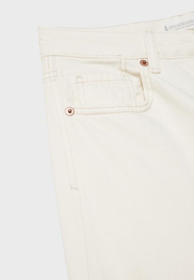 D92 Jean droit à jambes larges