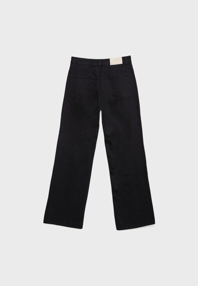 D92 Jean droit à jambes larges