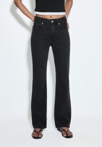 D98 Jean à coupe droite D98 Jean à coupe droite