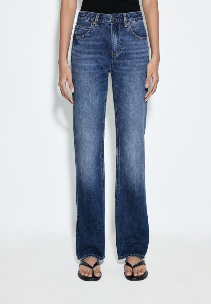 D98 Jean à coupe droite D98 Jean à coupe droite