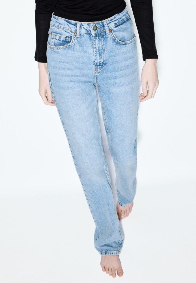 D98 Jean à coupe droite