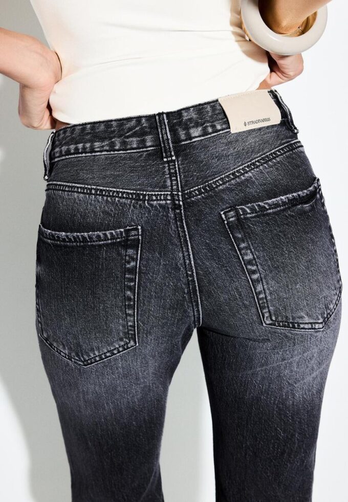 D98 Jean à coupe droite D98 Jean à coupe droite