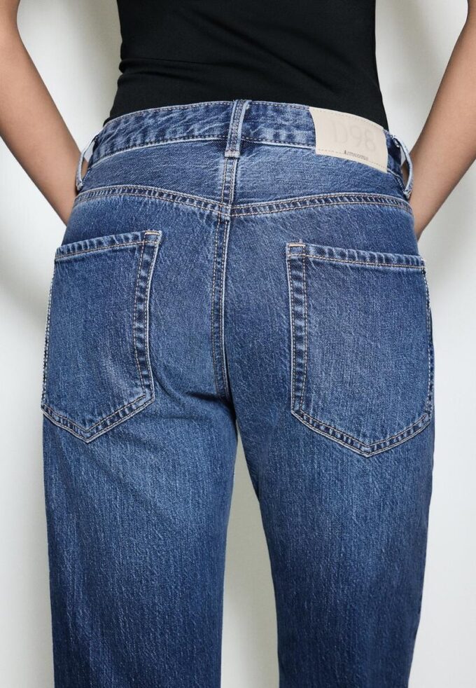 D98 Jean à coupe droite D98 Jean à coupe droite