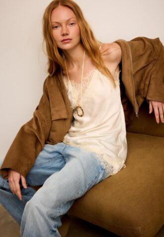 Haut asymétrique en dentelle