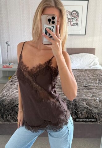 Haut asymétrique en dentelle