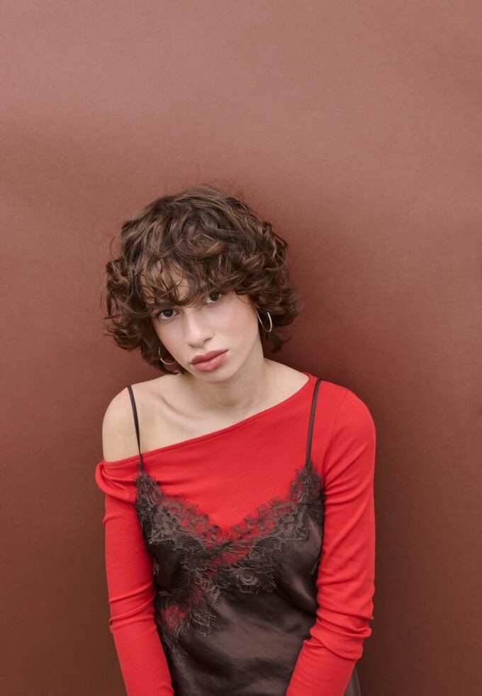 Haut asymétrique en dentelle