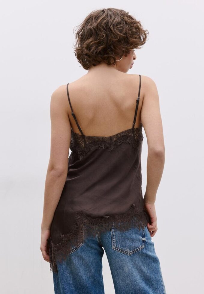 Haut asymétrique en dentelle