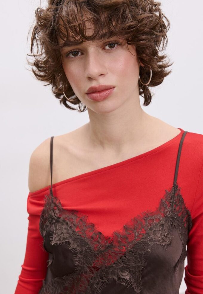 Haut asymétrique en dentelle