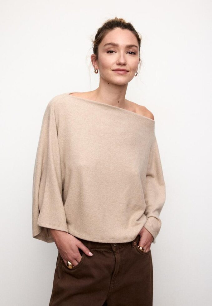 Haut cape à col bateau