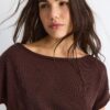 Haut à col bateau en maille rustique Haut à col bateau en maille rustique