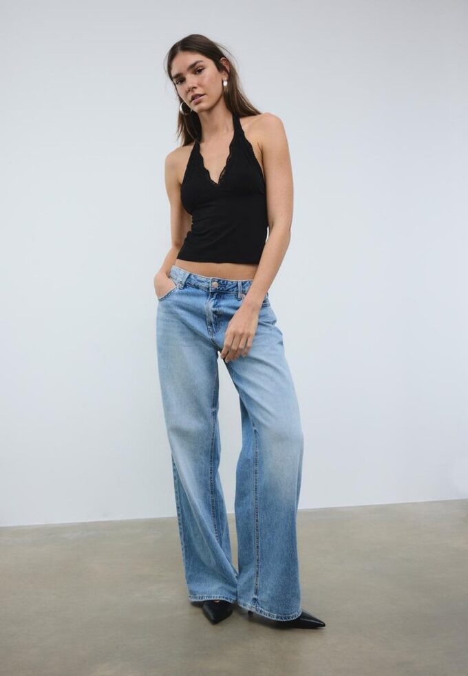 Haut dos nu en dentelle