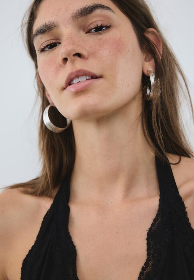 Haut dos nu en dentelle