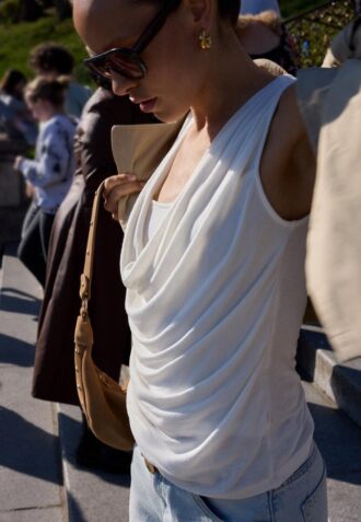 Haut à double épaisseur et encolure drapée