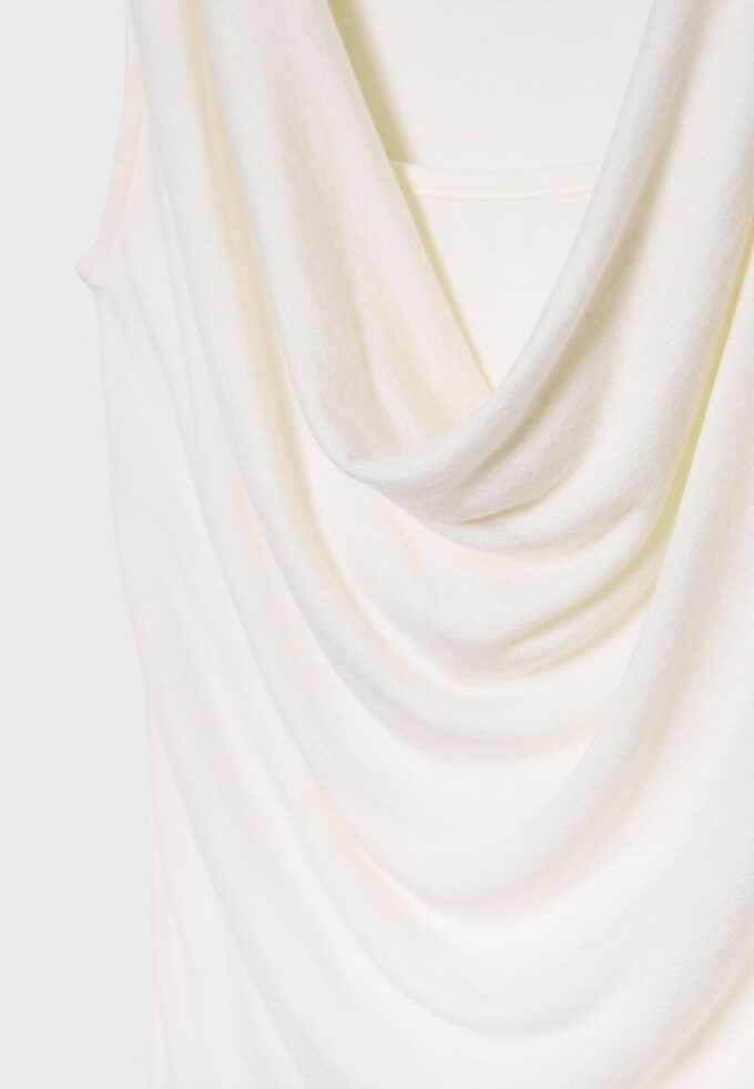 Haut à double épaisseur et encolure drapée Haut à double épaisseur et encolure drapée