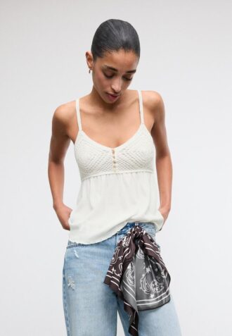 Haut en crochet à volants