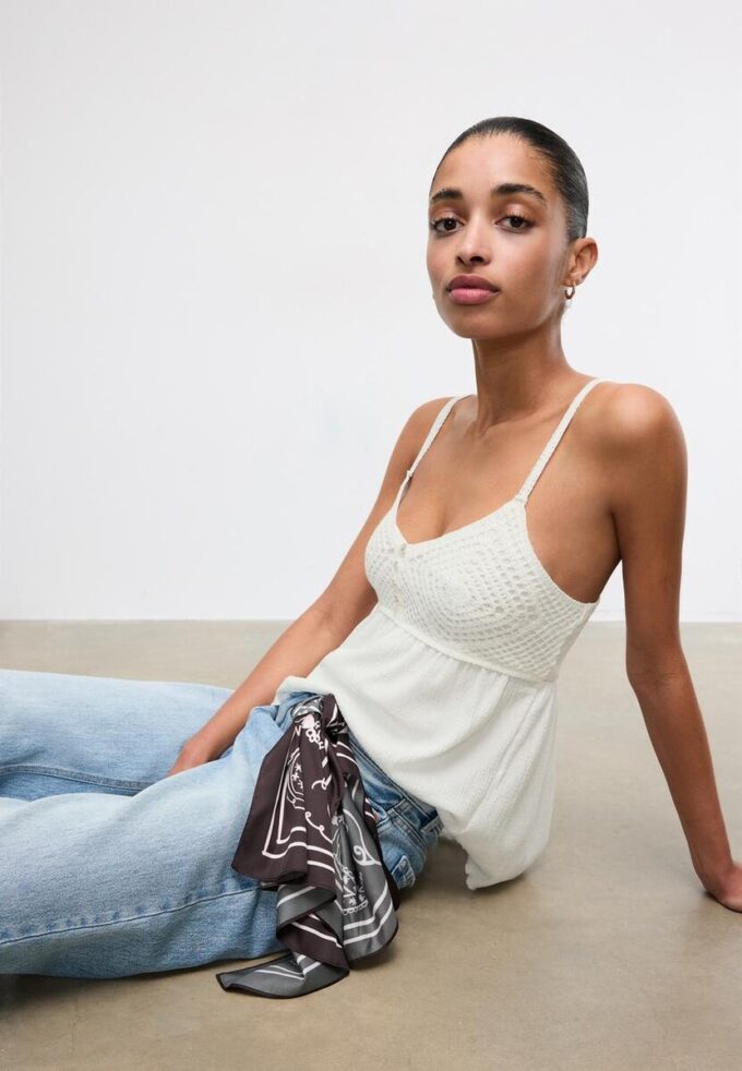 Haut en crochet à volants