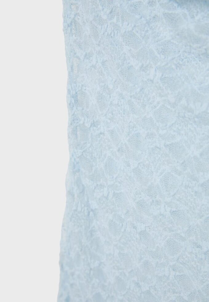 Haut en dentelle avec fronces sur les côtés