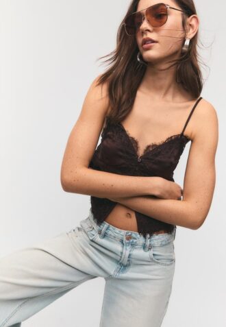 Haut en dentelle satinée à bretelles