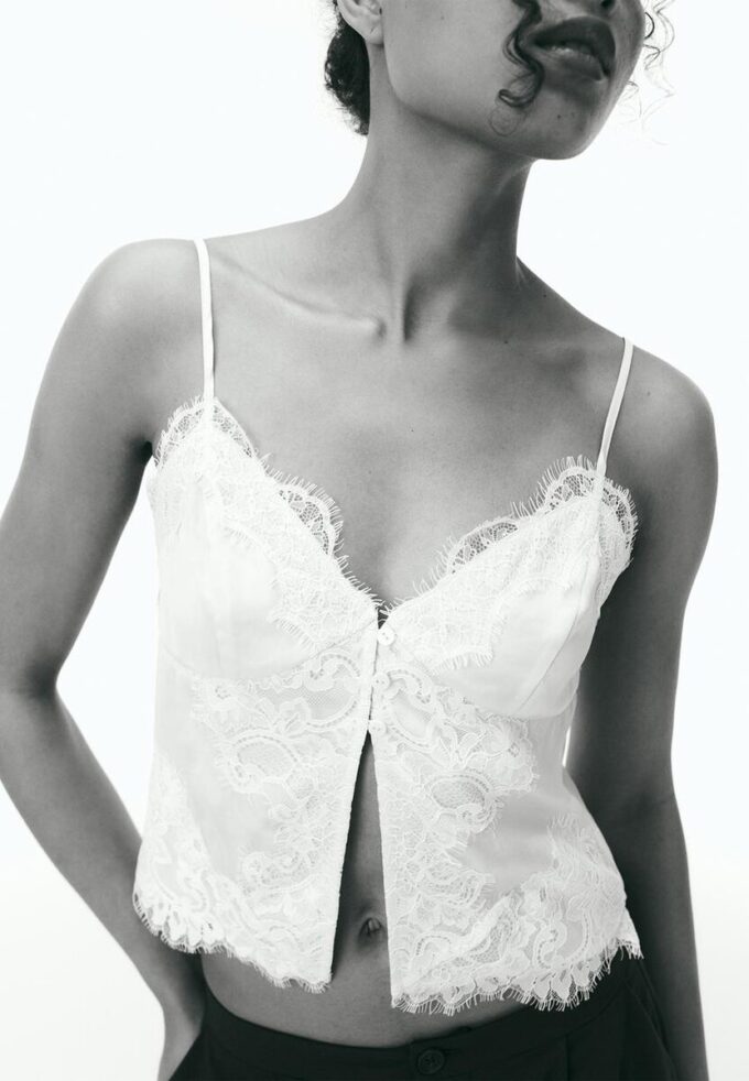 Haut en dentelle satinée à bretelles