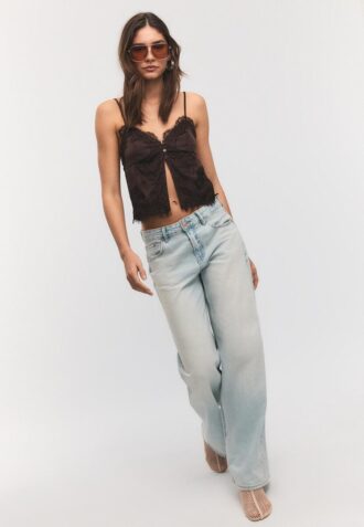 Haut en dentelle satinée à bretelles