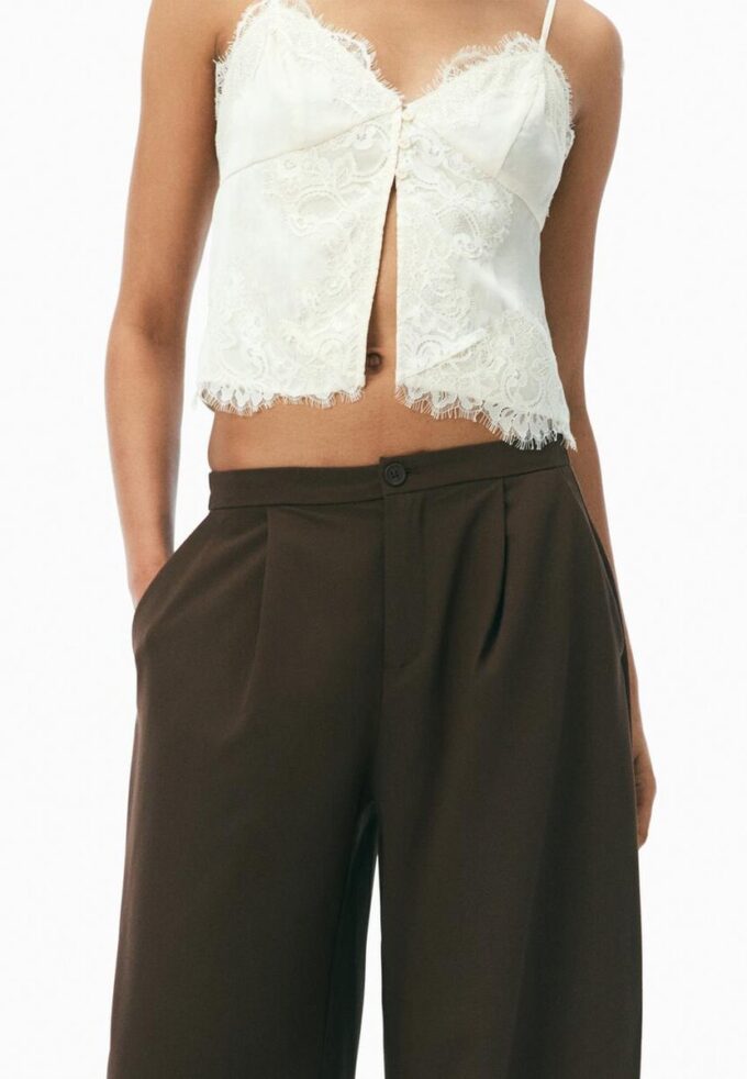 Haut en dentelle satinée à bretelles