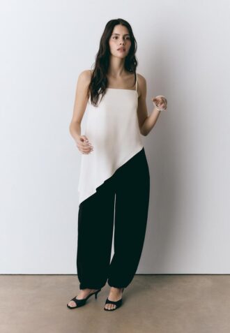 Haut en satin à ourlet asymétrique Haut en satin à ourlet asymétrique