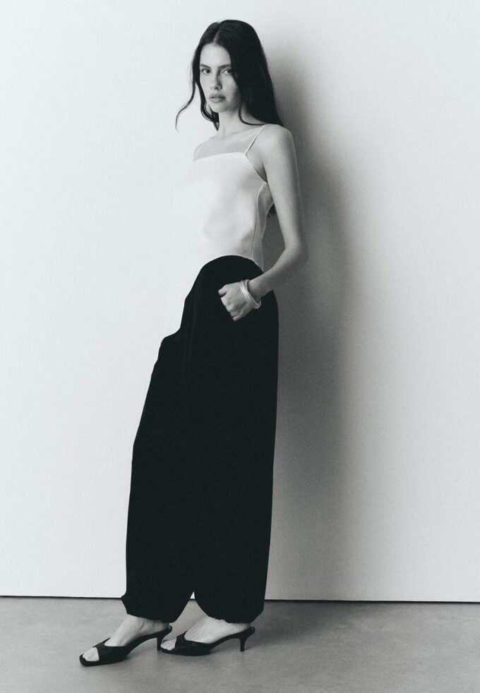 Haut en satin à ourlet asymétrique