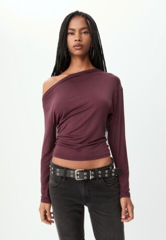 Haut à encolure asymétrique