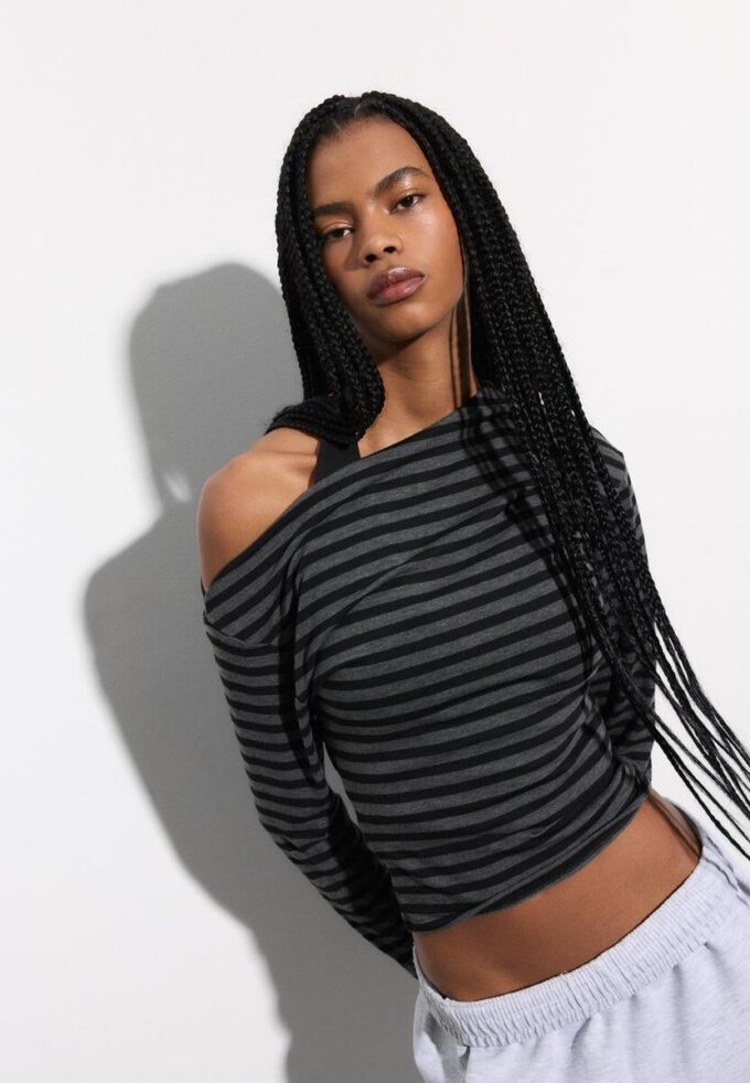 Haut à encolure asymétrique