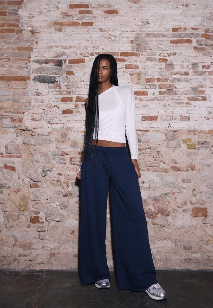 Haut à encolure asymétrique