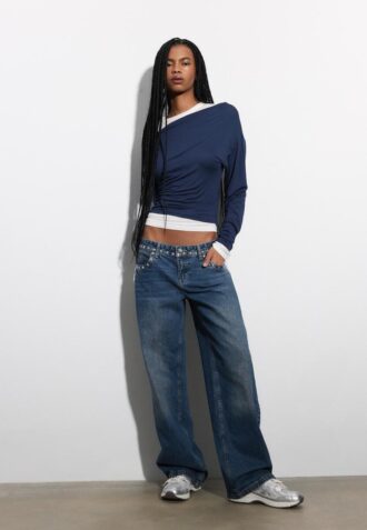 Haut à encolure asymétrique