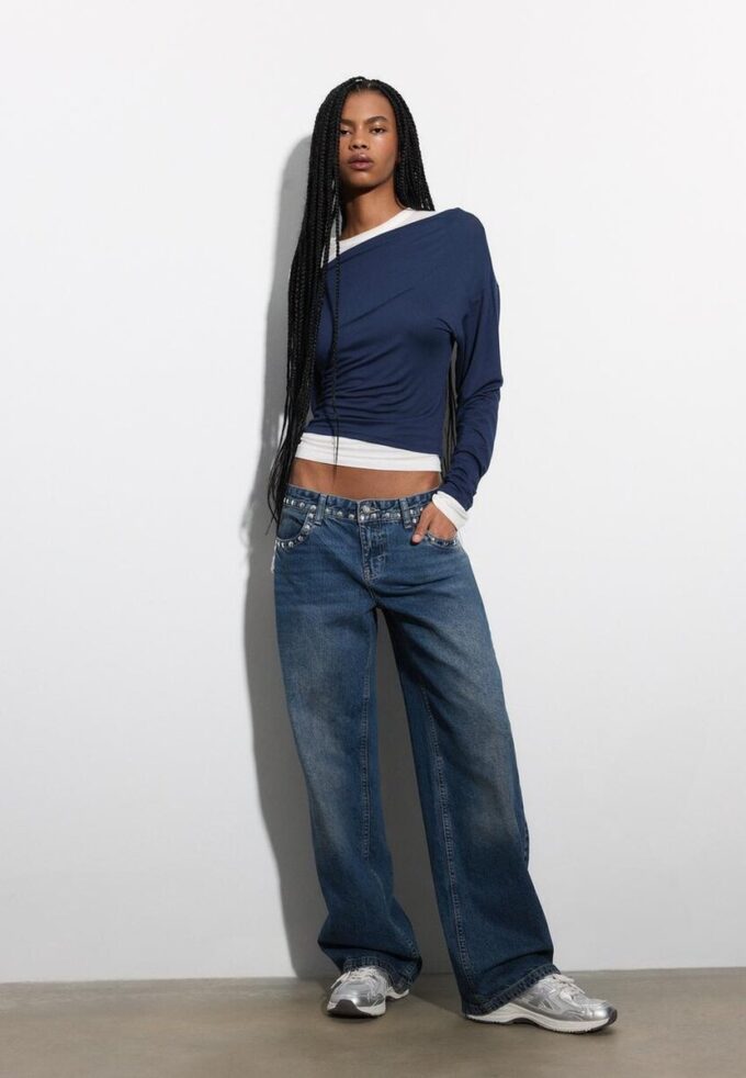 Haut à encolure asymétrique