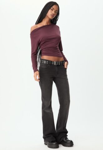 Haut à encolure asymétrique