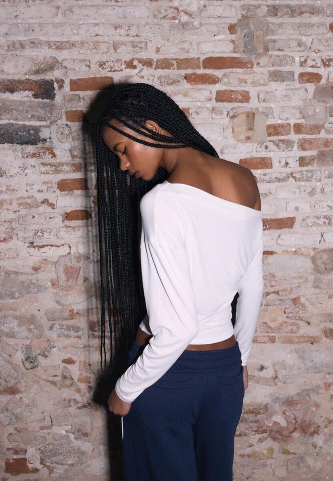 Haut à encolure asymétrique