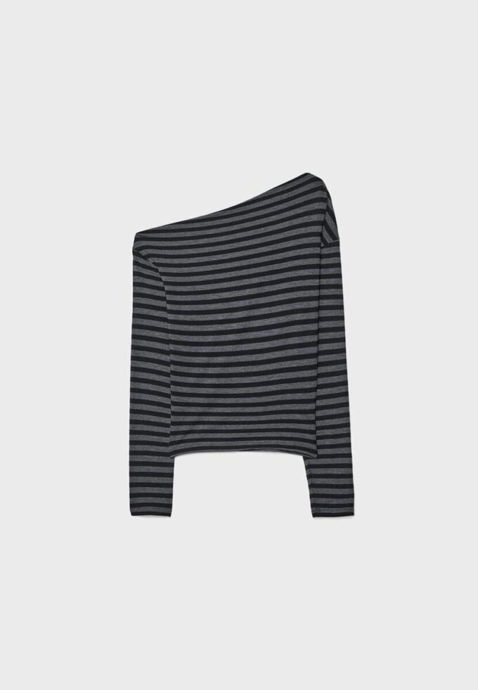 Haut à encolure asymétrique