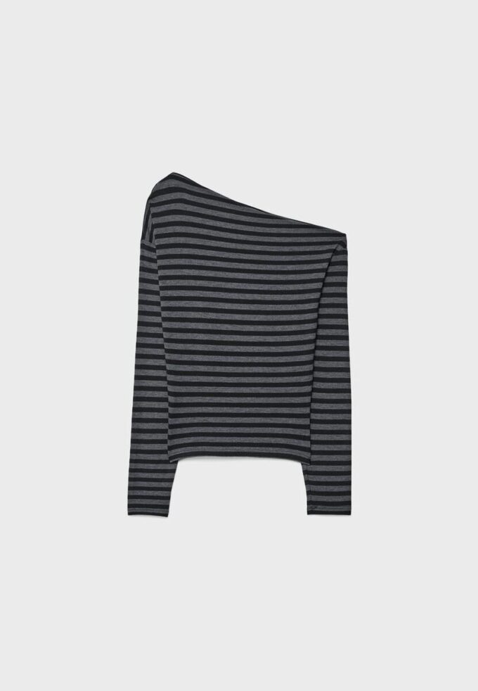 Haut à encolure asymétrique