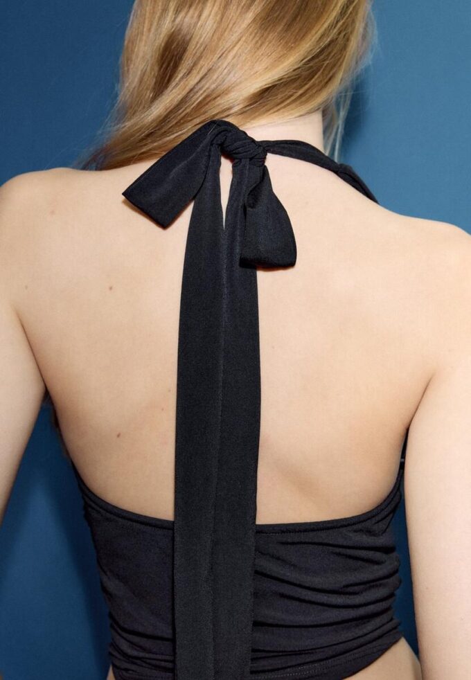 Haut à encolure drapée