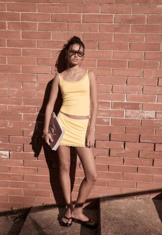 Hauts à bretelles avec bordure en dentelle