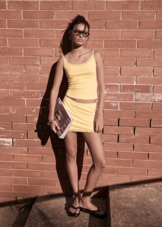 Hauts à bretelles avec bordure en dentelle