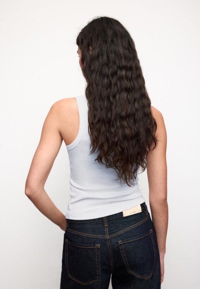 Hauts à bretelles basiques Hauts à bretelles basiques