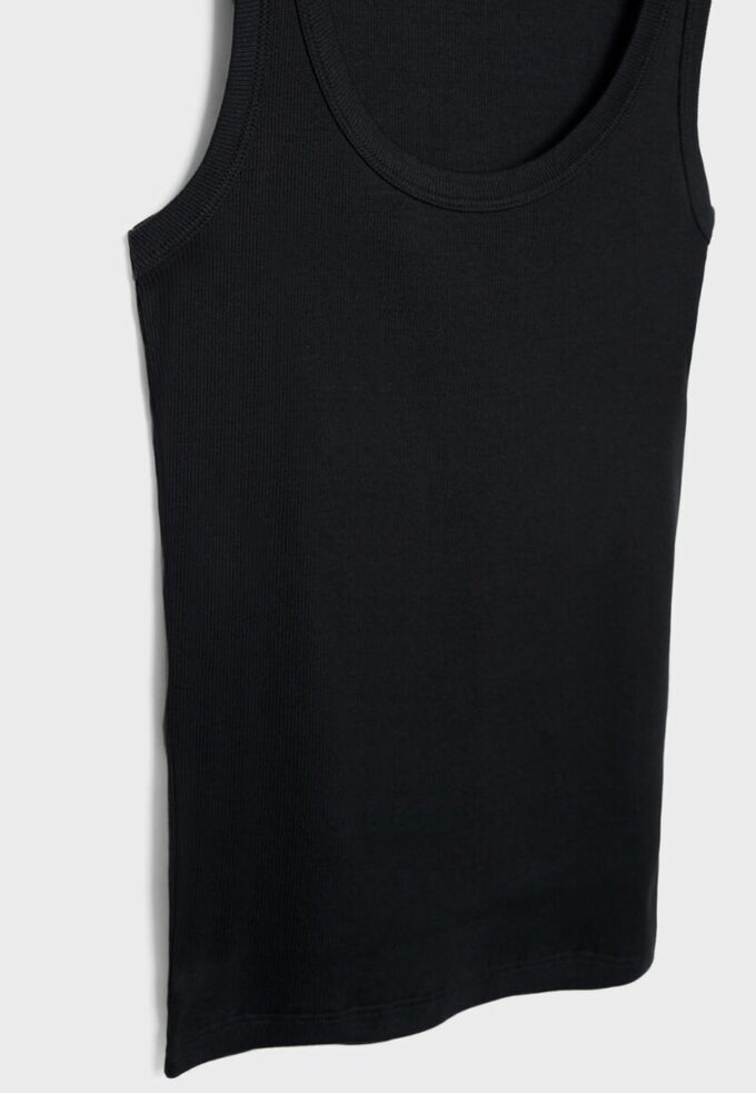 Hauts à bretelles basiques Hauts à bretelles basiques