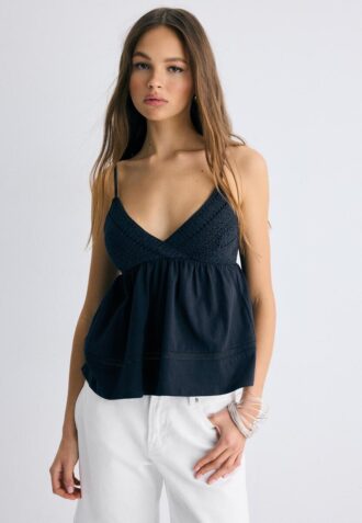 Hauts à bretelles en crochet