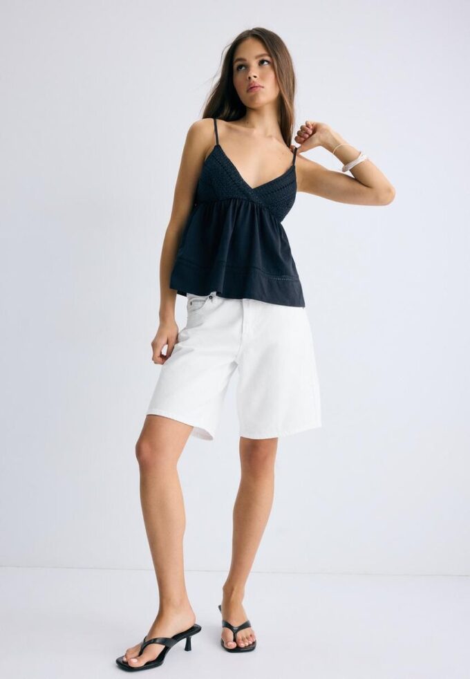 Hauts à bretelles en crochet