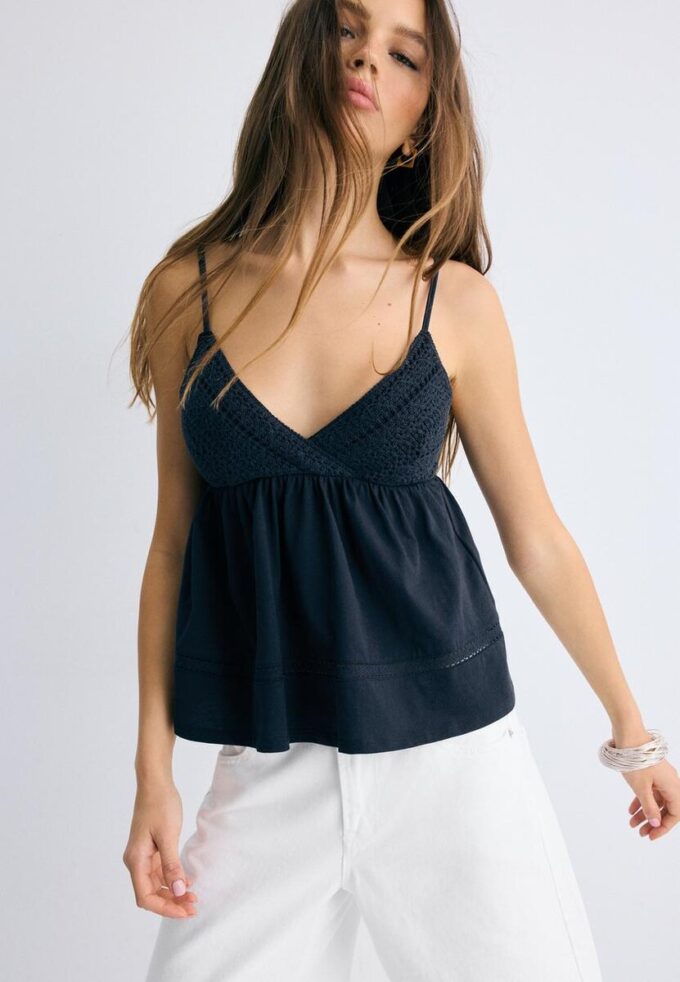 Hauts à bretelles en crochet